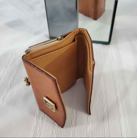 Vintage Anne Klein By St. Thomas Trifold Leather Wallet - Picture 6 of 9